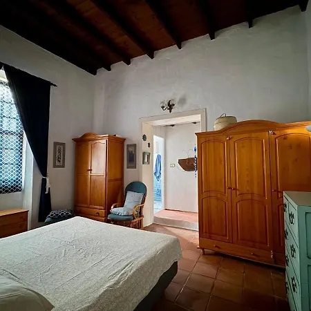 Antigua Casa Del Cura * Tías
