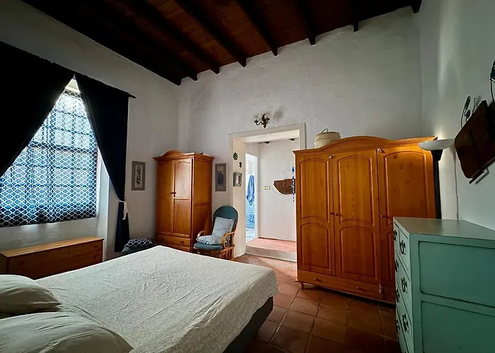 Antigua Casa Del Cura * Tías